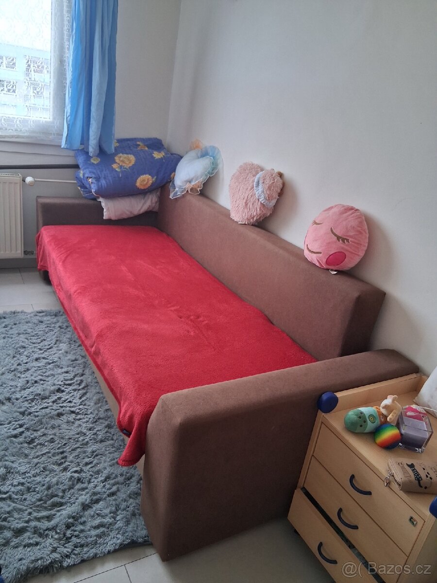 Prodan rozkládací gauc původní cena 8000 Kč