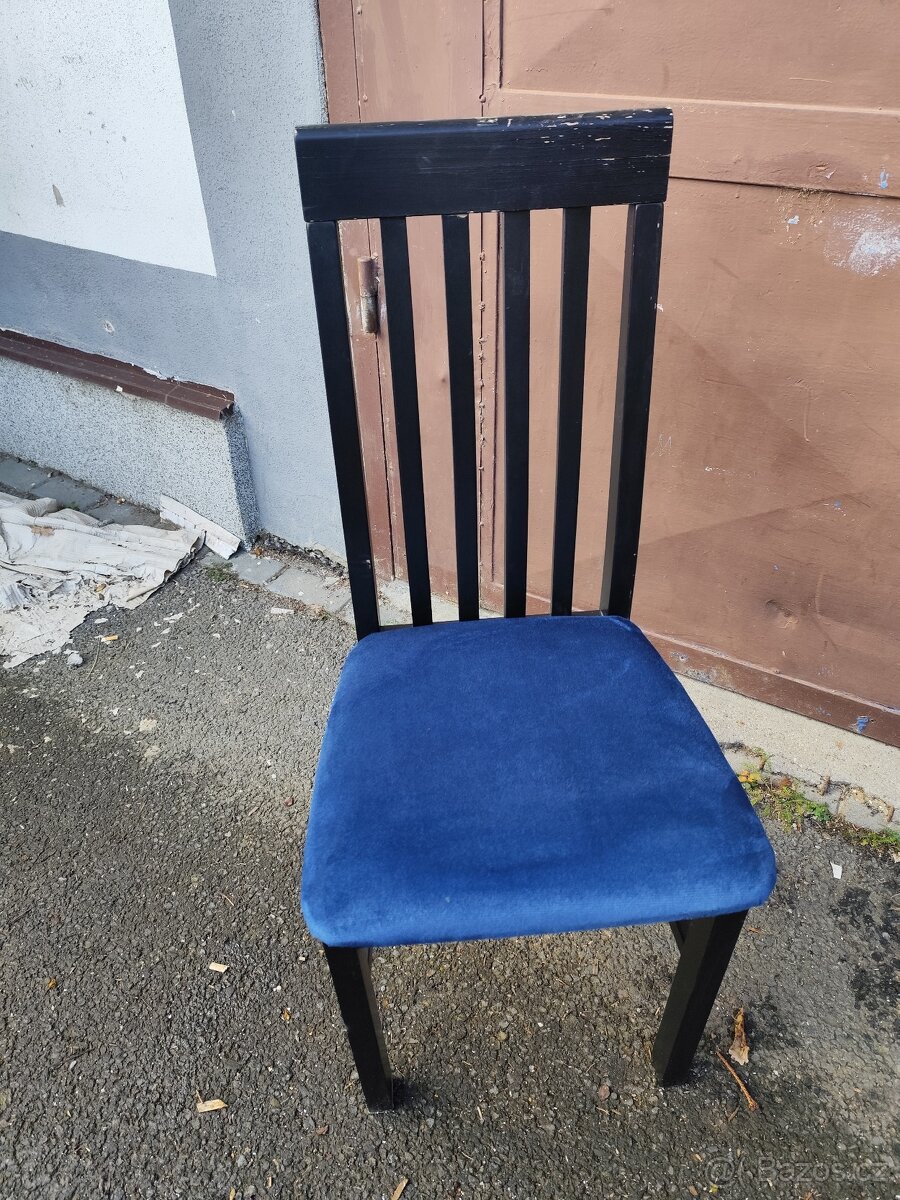 Jídelní židle modré polstrování