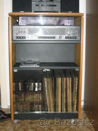 retro repro - hrací skříň Tesla Multitón 2 1033 A-1