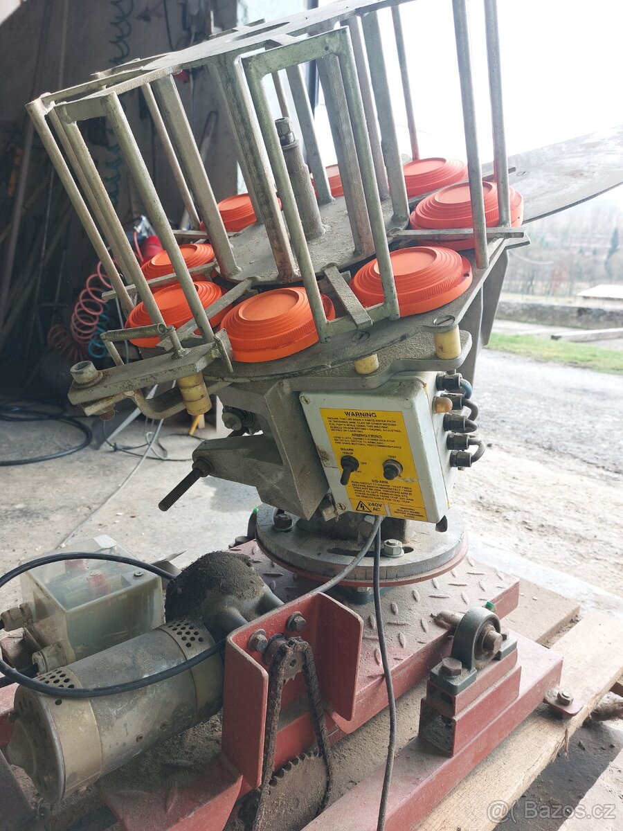 Vrhačka asfaltových terčů