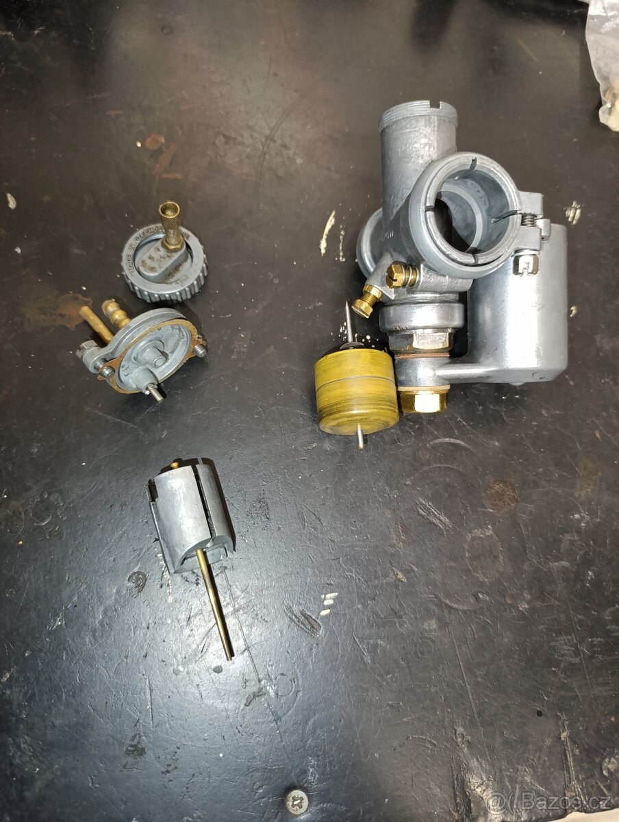 Jawa 250 pérák karburátor