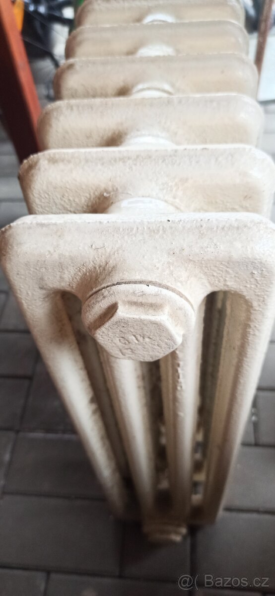 Litinový radiátor 10 žeber.