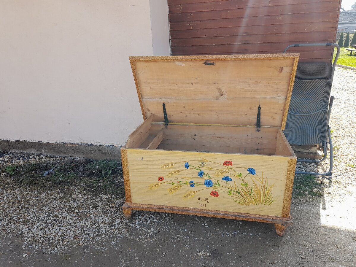 Nádherná stara truhla