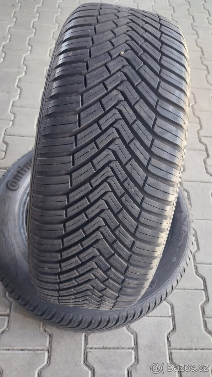 Prodám 2 x celoroční pneu Continental 235/55/18