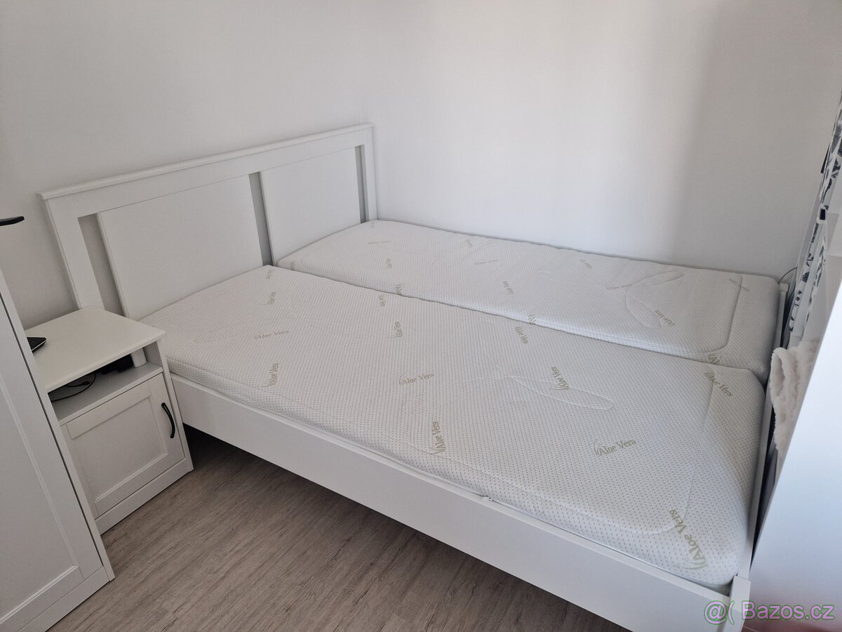 Postel 160x200 s nočním stolkem