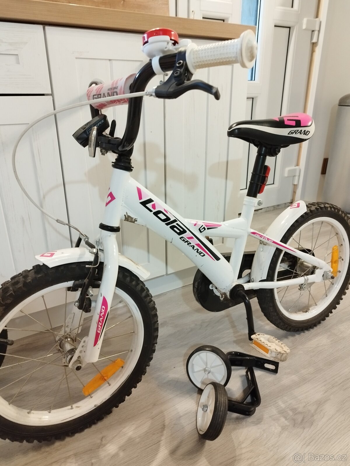 Dívčí kolo 16"+ růžová přilba v ceně