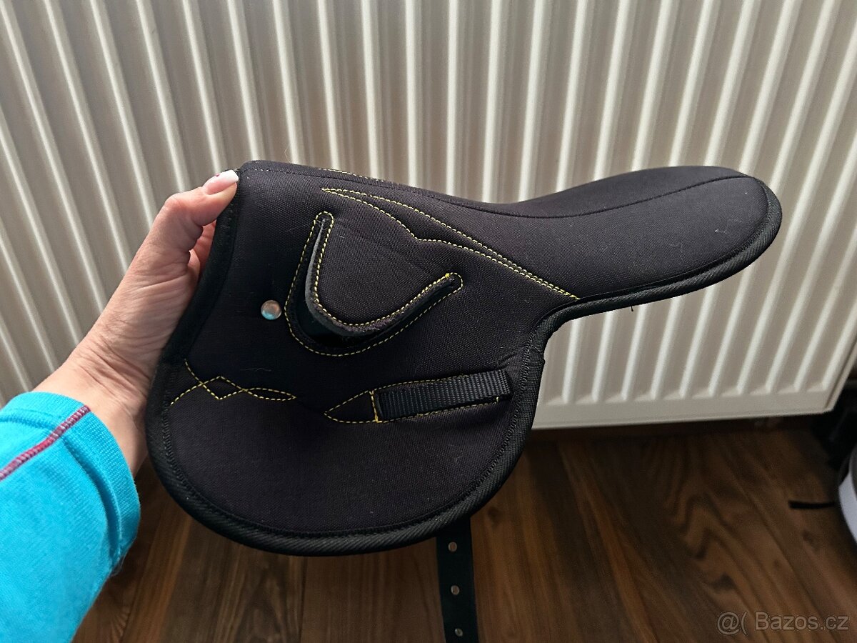 Dostihové sedlo 366g