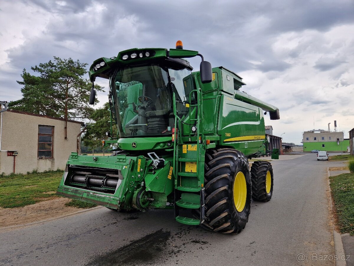 Sklízecí mlátička John Deere T660 HM