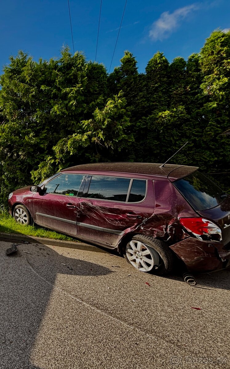 auto ŠKODA Fabia 5J, r.v. 2010 po havárii