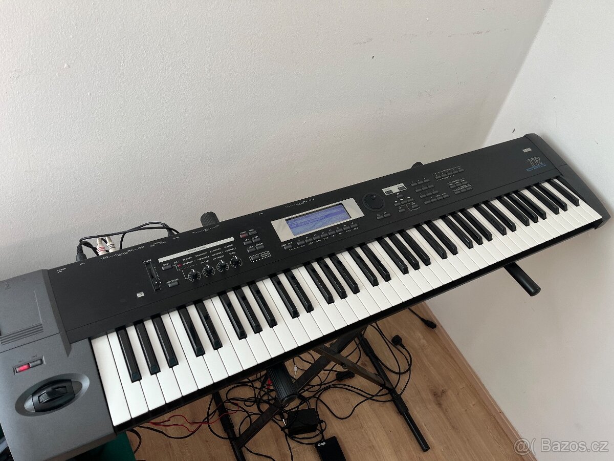 Korg triton tr 76 top stav