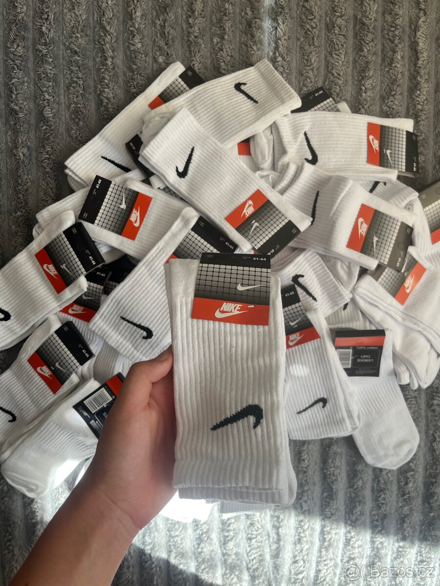 Univerzální bílé ponožky  Nike 41–44