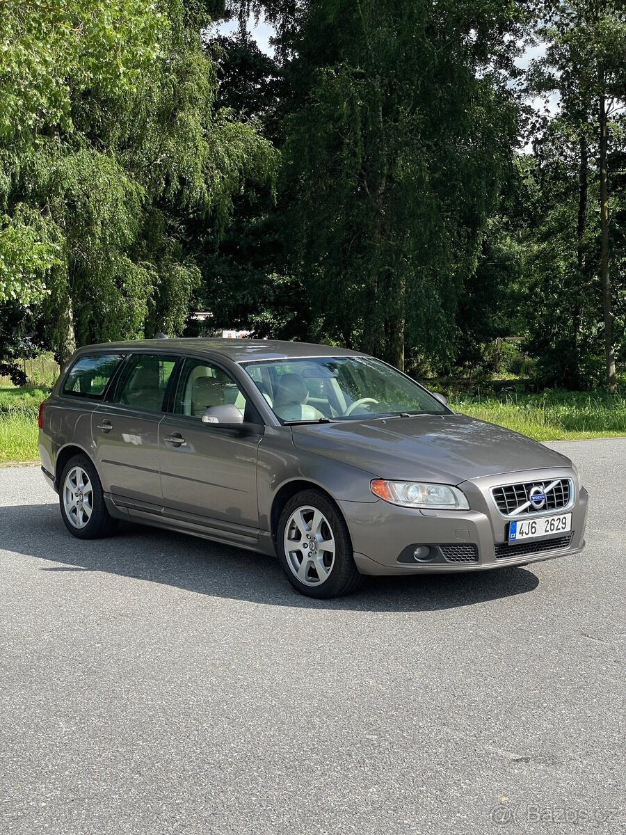 Volvo V70 III 2.4d D5 120kW, Manuál 6 rychlostí.