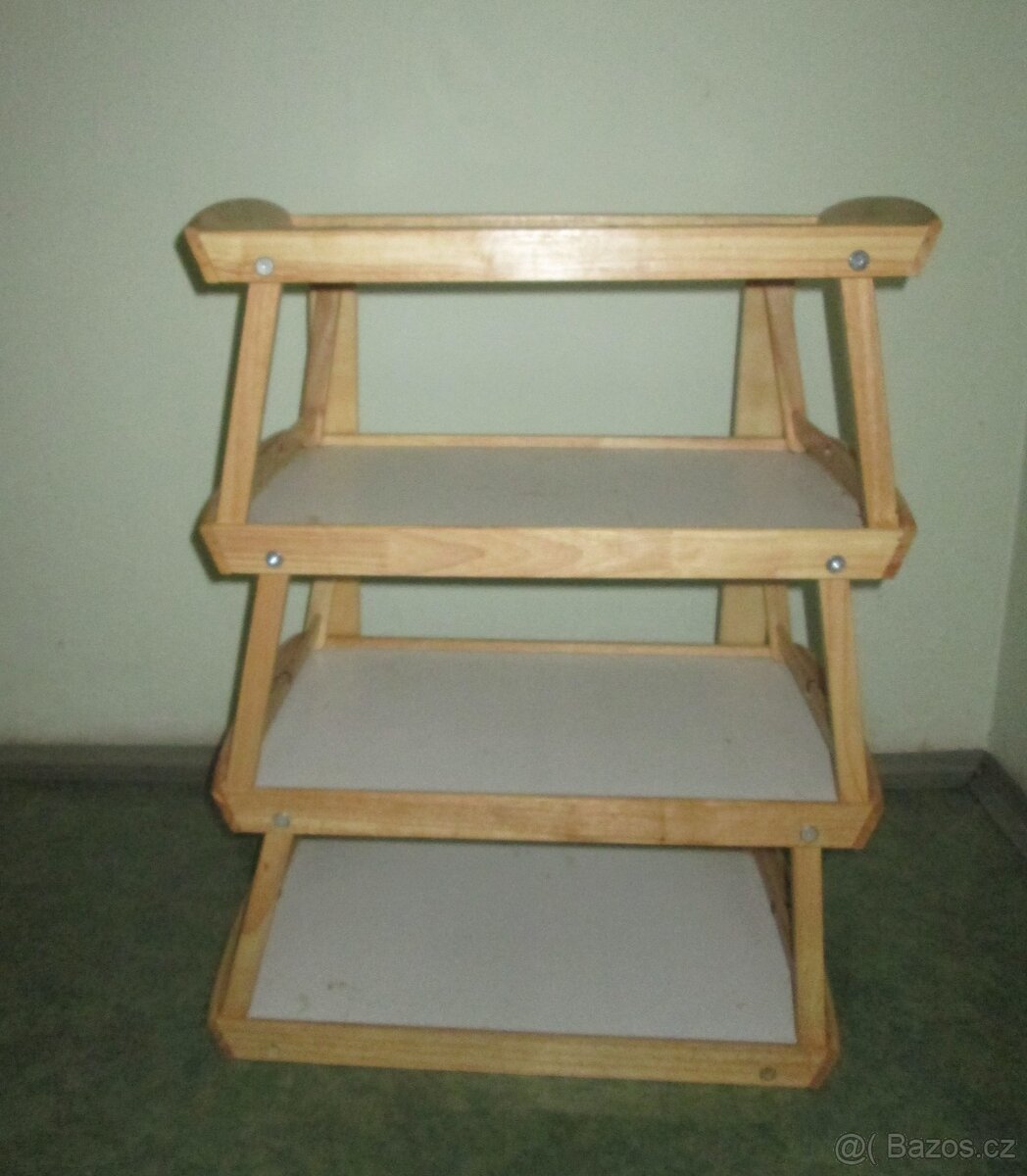 Regál do kuchyně