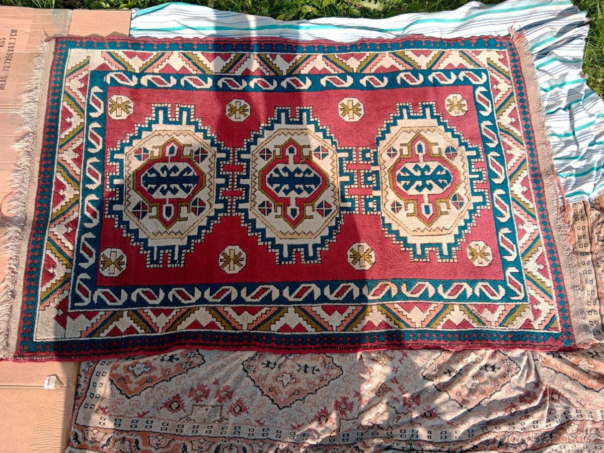 Pěkný starý ručně tkaný zachovalý koberec č.5