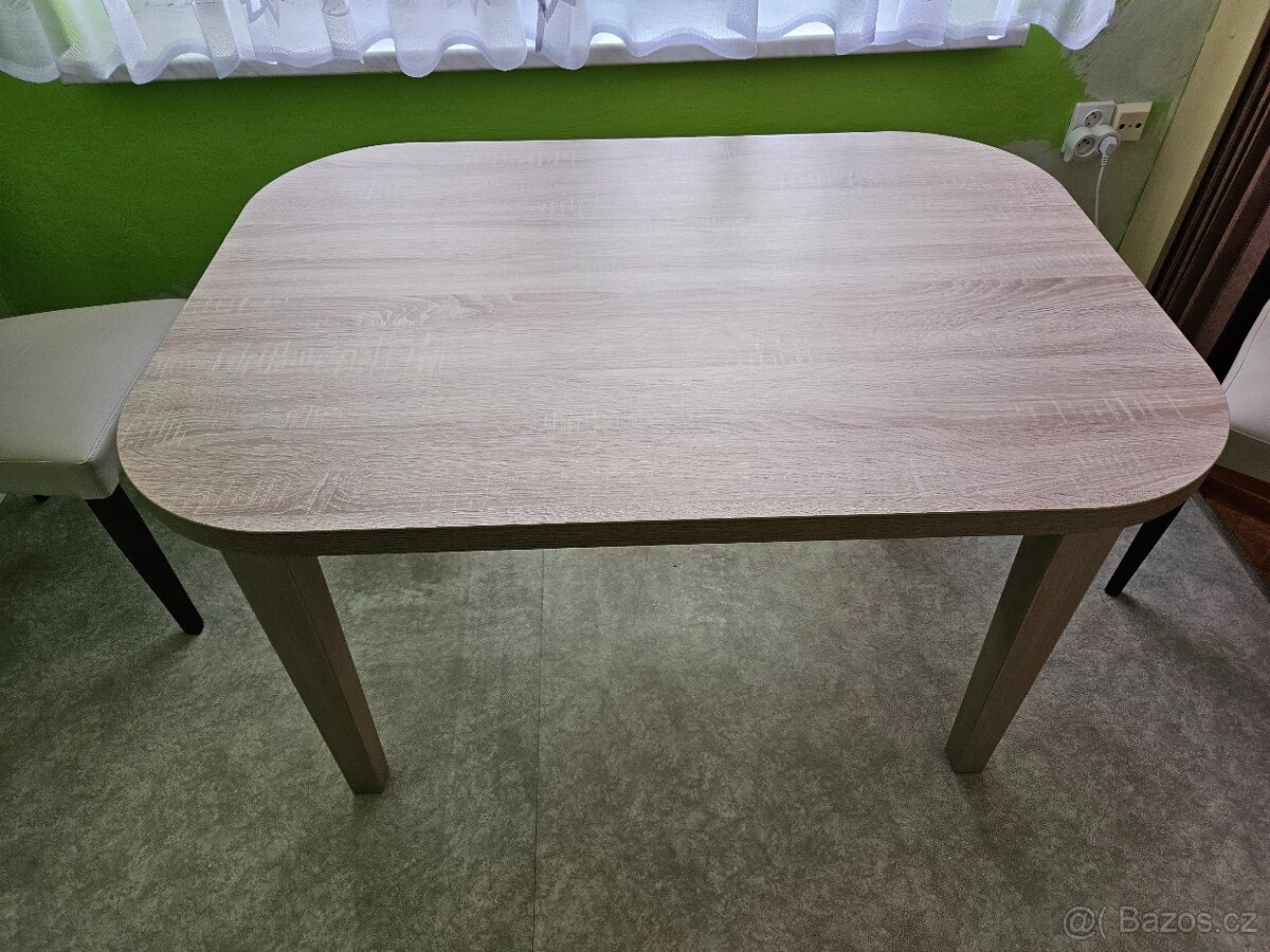 Jídelní stůl se 4 židlemi