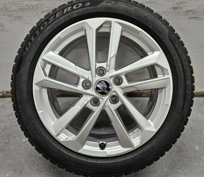 ZIMNÍ ŠKODA 17 6.5J ET43 57.1MM 5x112 + 205/50 R17