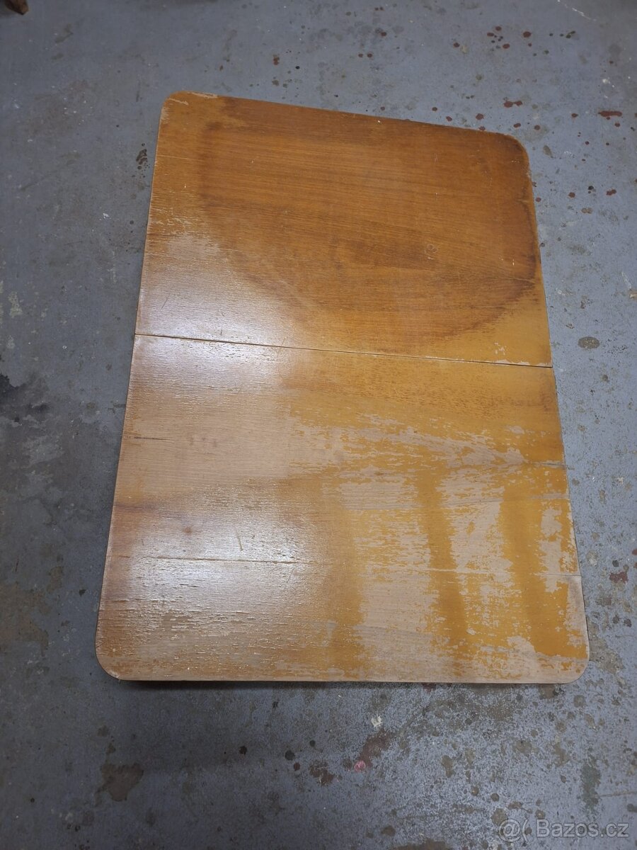 Starý rozkládací stůl