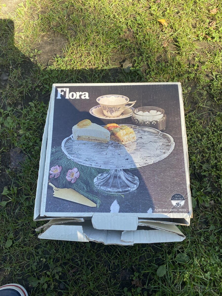 Starý skleněný nastolek