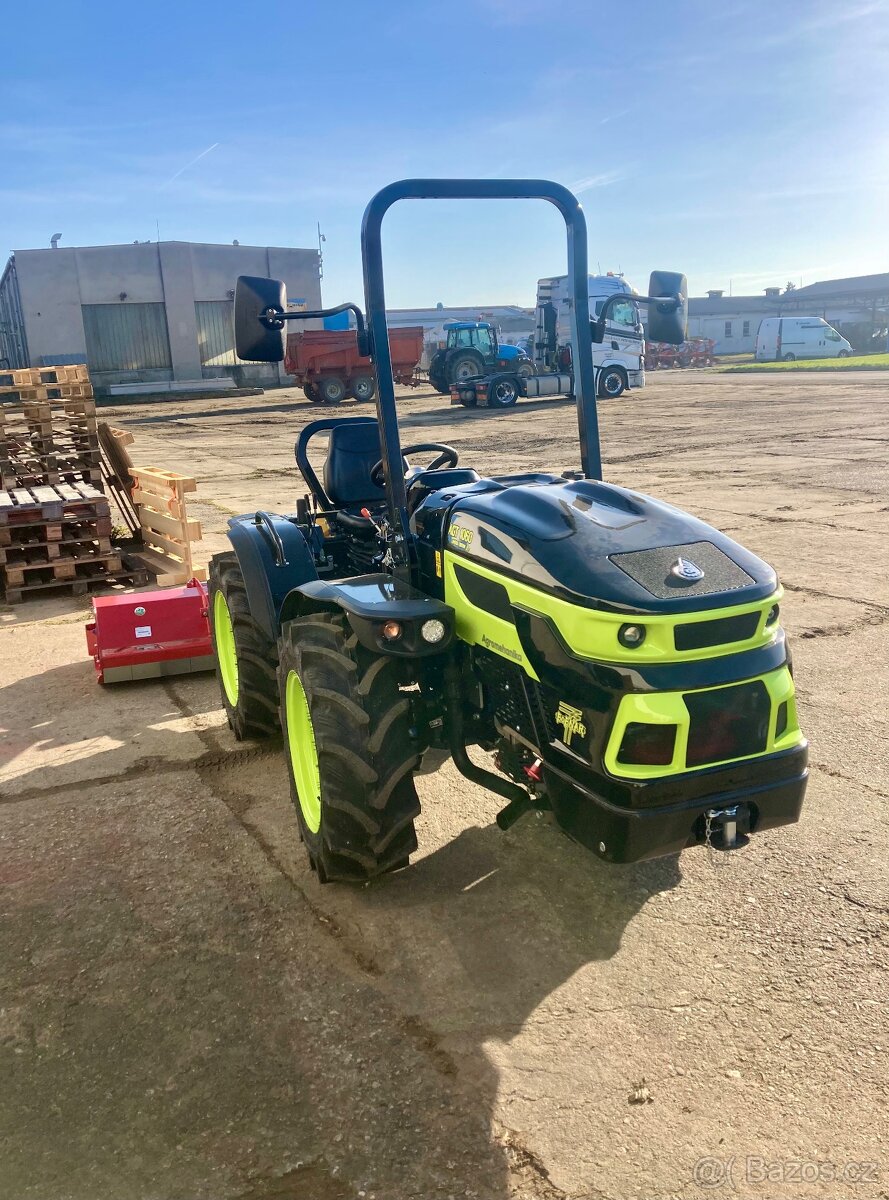 Malotraktor AGT 1060 Turbo, otočné pracoviště, 56 HP