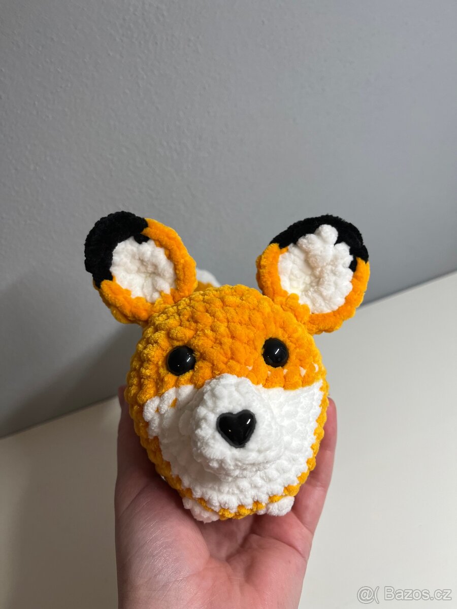 Háčkovaná liška/pes corgi