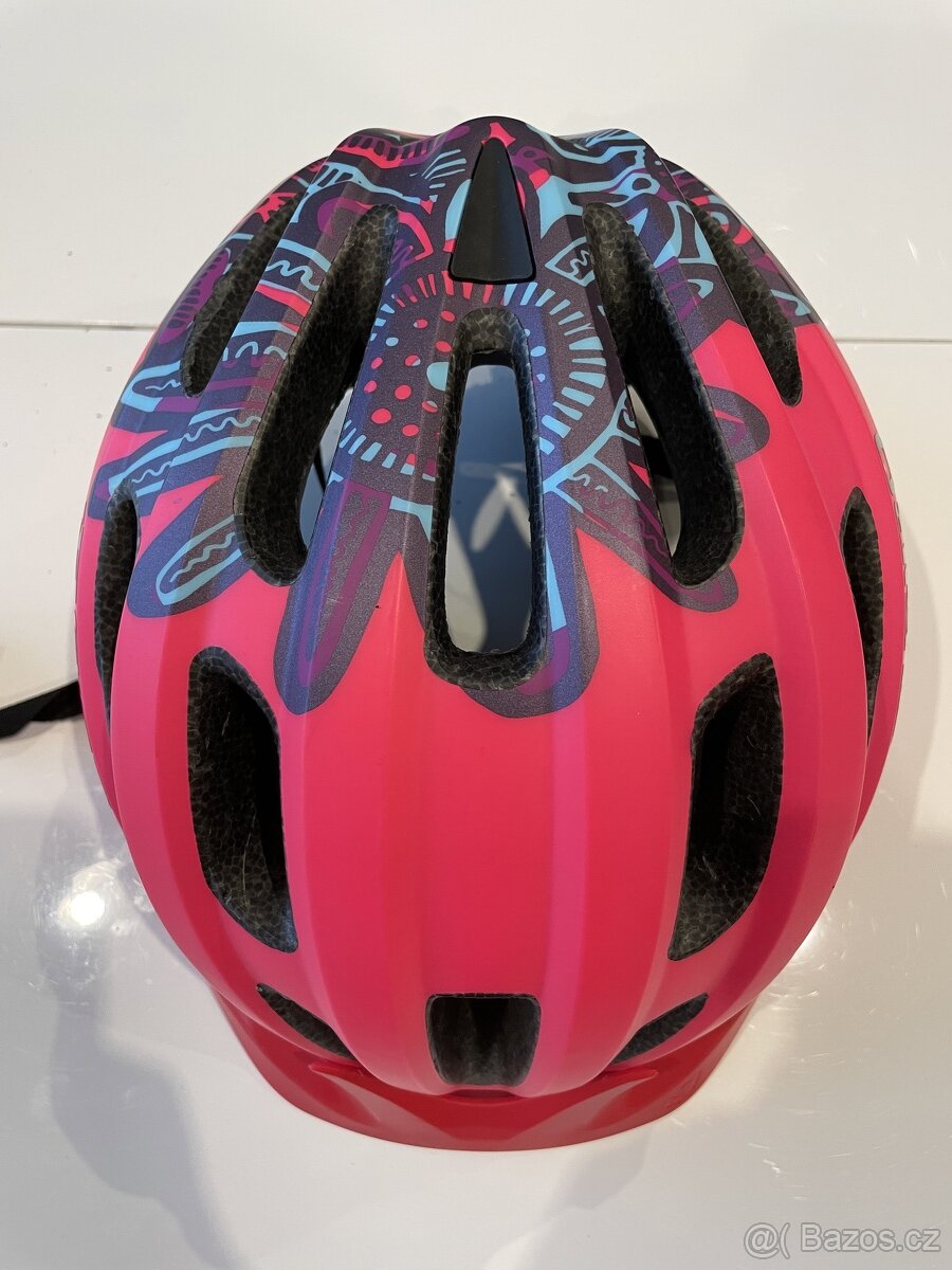Giro - helma na kolo