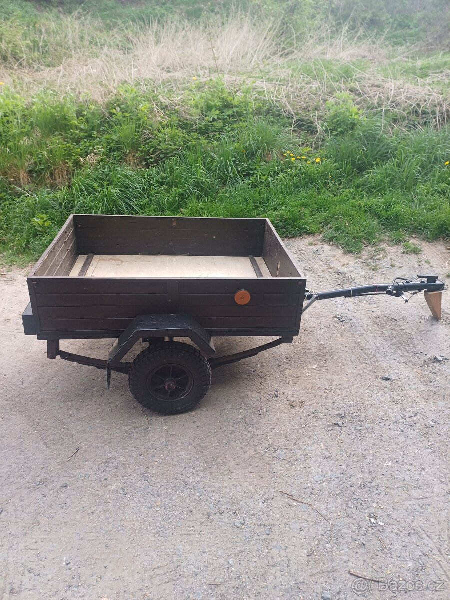 Přívěsný vozík