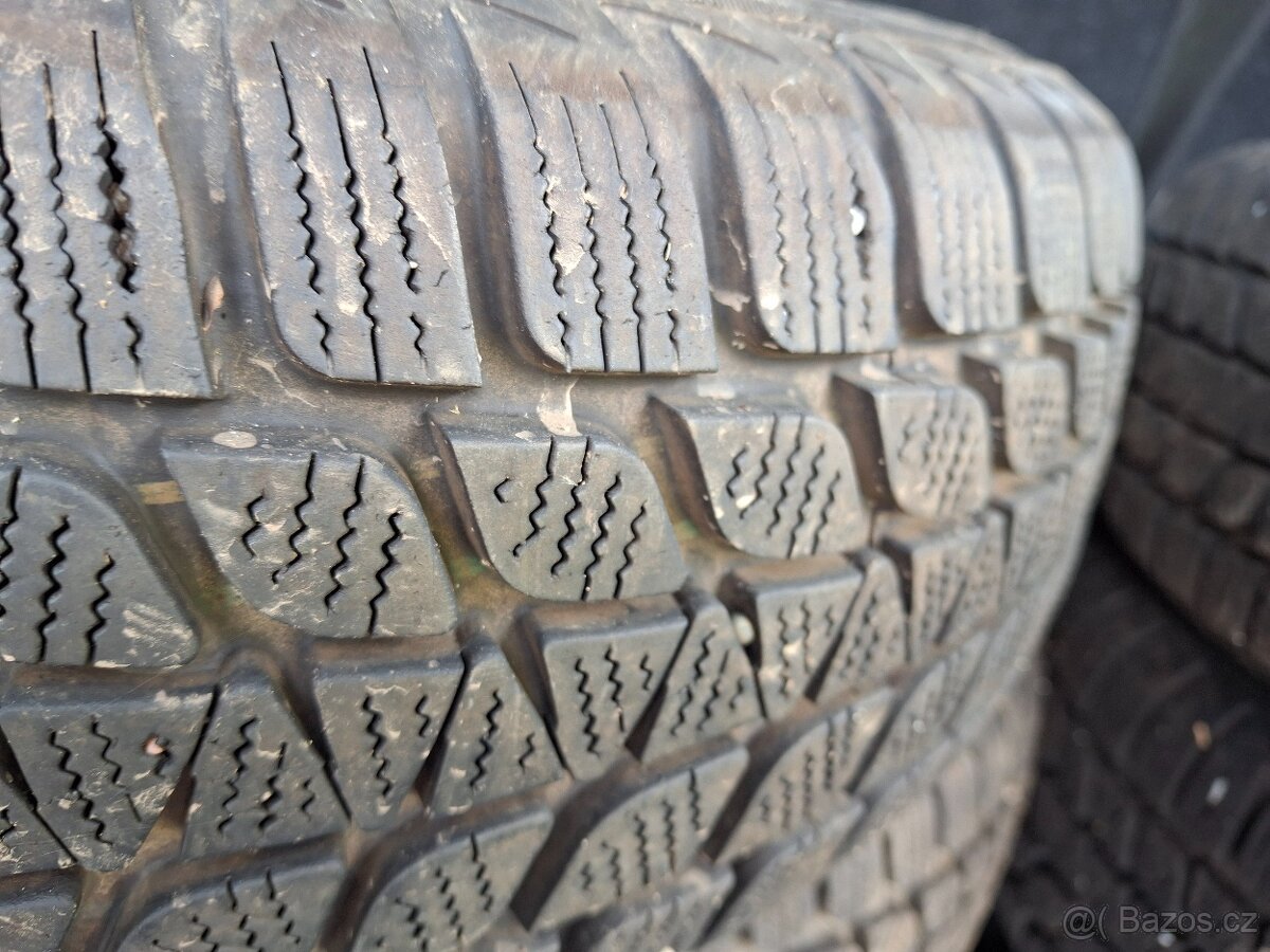 Prodám téměř nové 165/70 R13