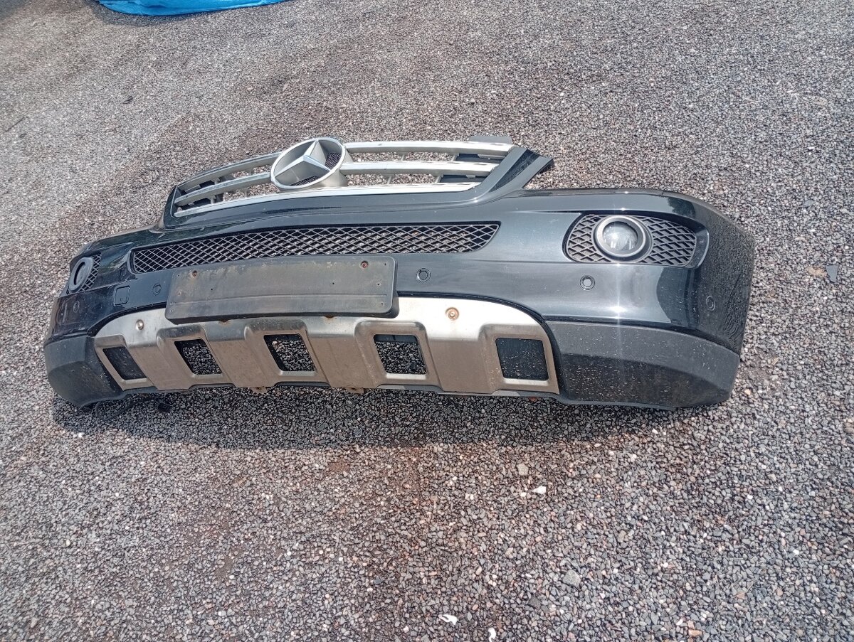 MERCEDES BENZ ML W164 PŘEDNÍ NÁRAZNÍK ČERNÝ KOMPLETNÍ