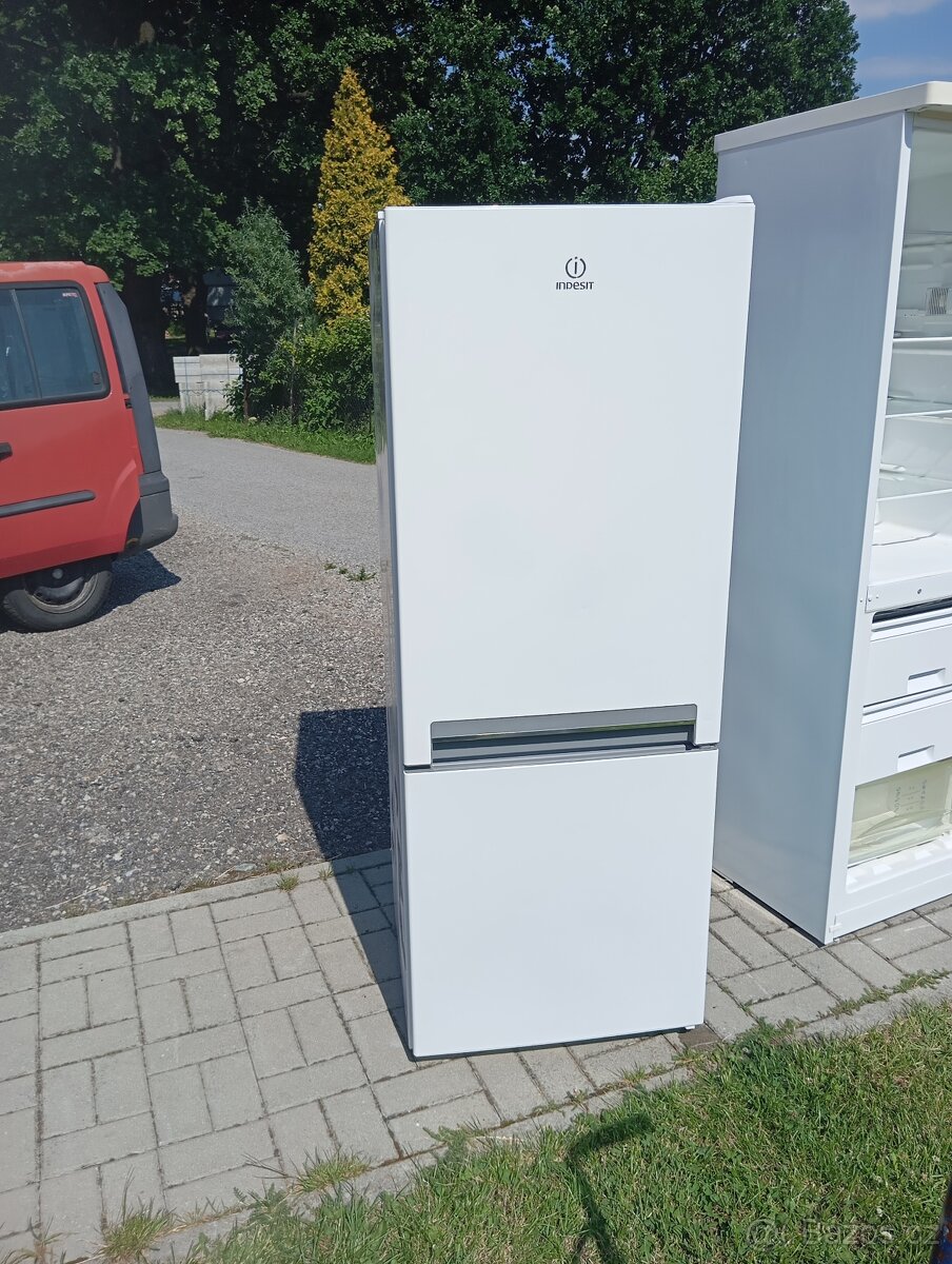 Kombinovaná lednice Indesit se zárukou