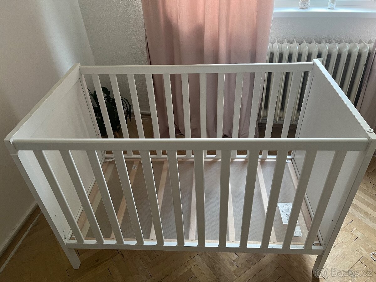 Dětská postýlka s matraci