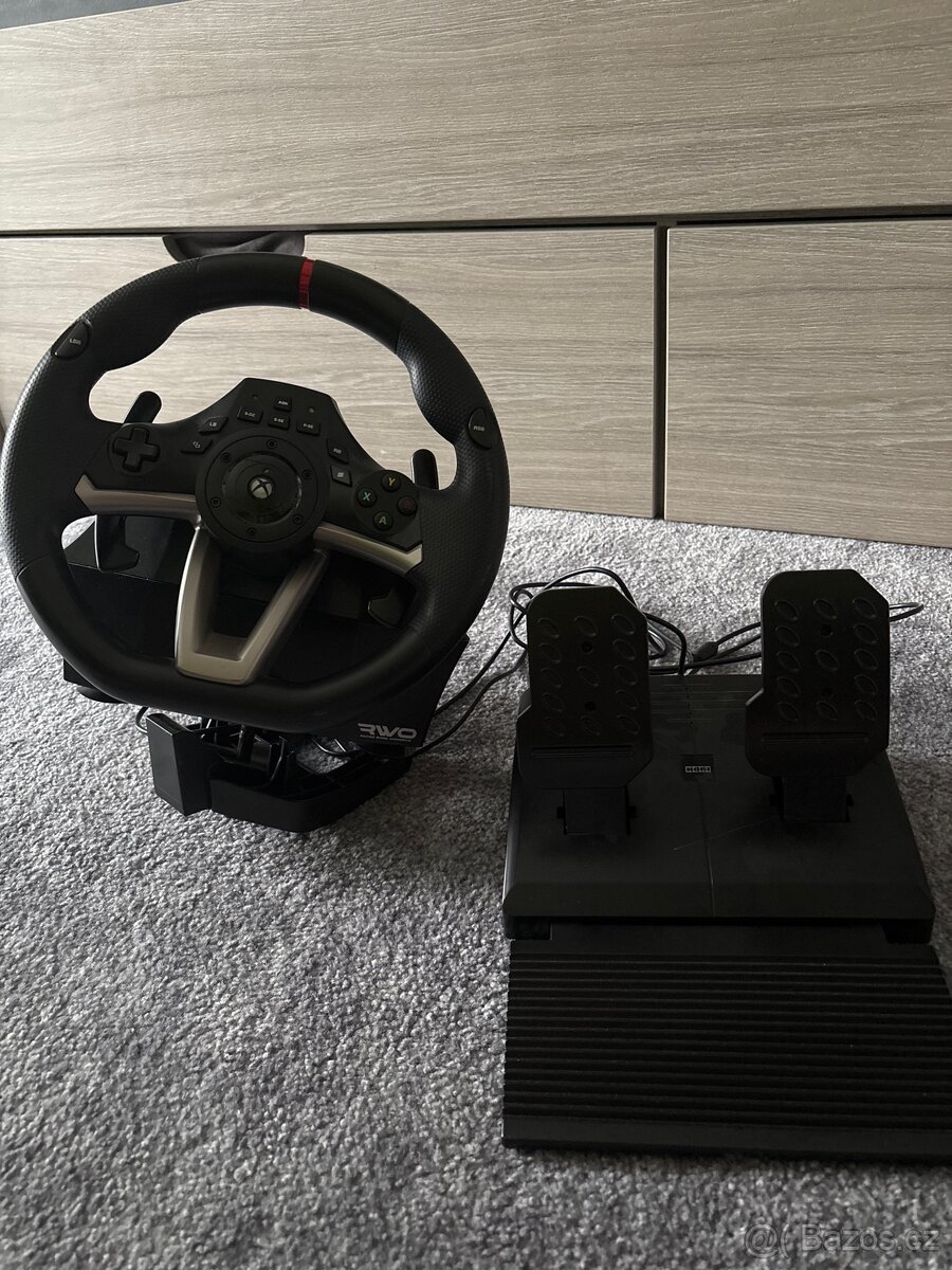 Volant s pedály na Xbox