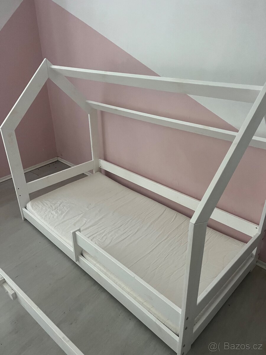 Dětská postel Domeček