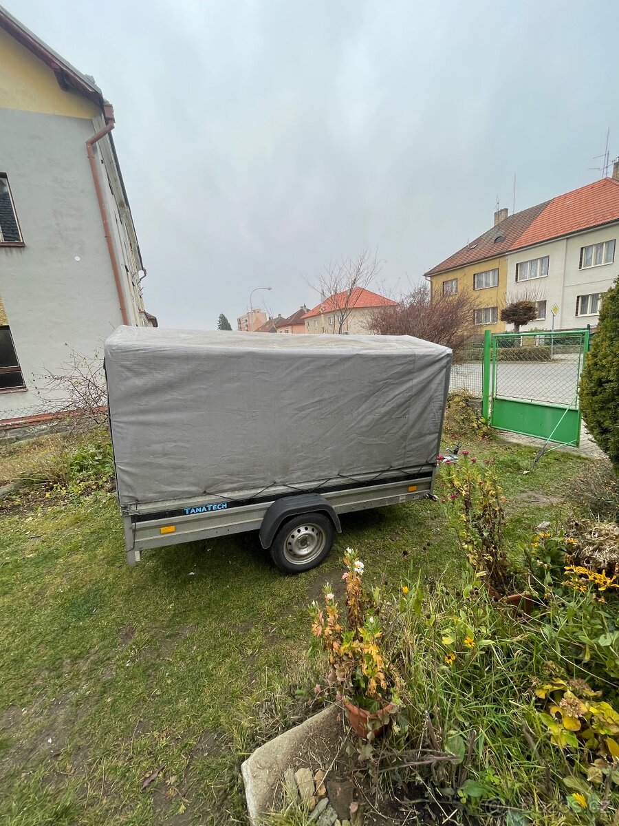 Přívěsný vozík s plachtou