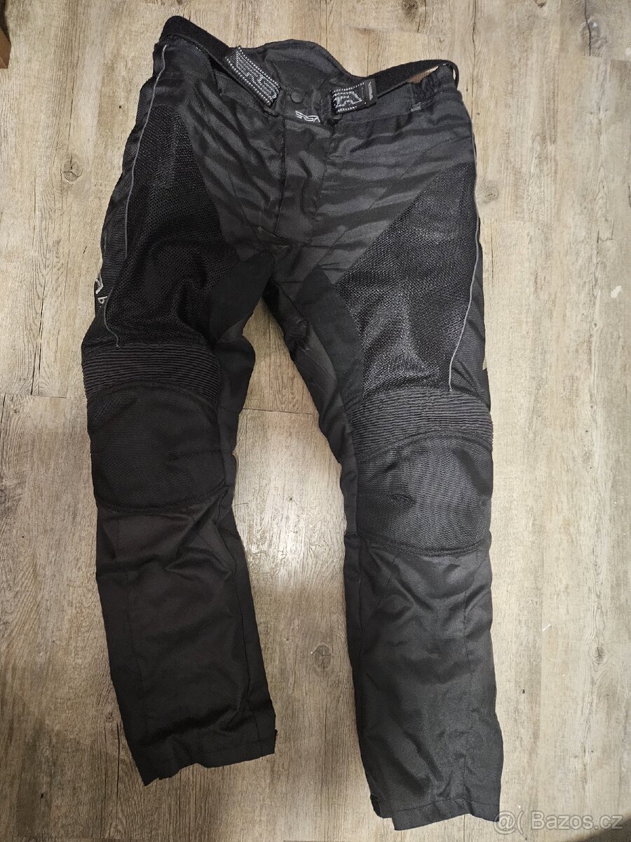 Oblečeni na moto velmi kvalitni ersa