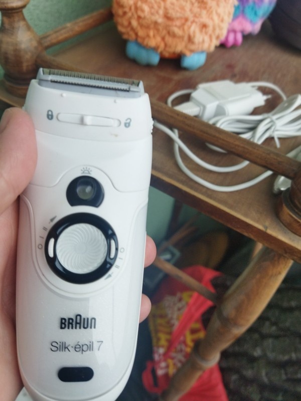 Prodam damsky holici strojek braun