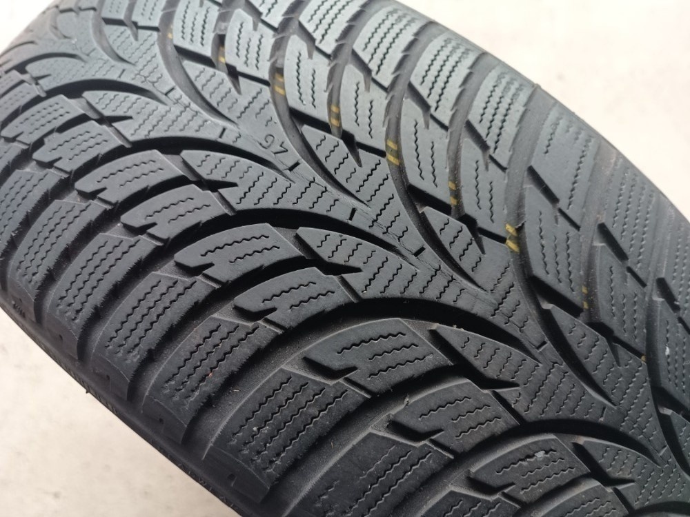 185/55 R15 NOKIAN (3117)