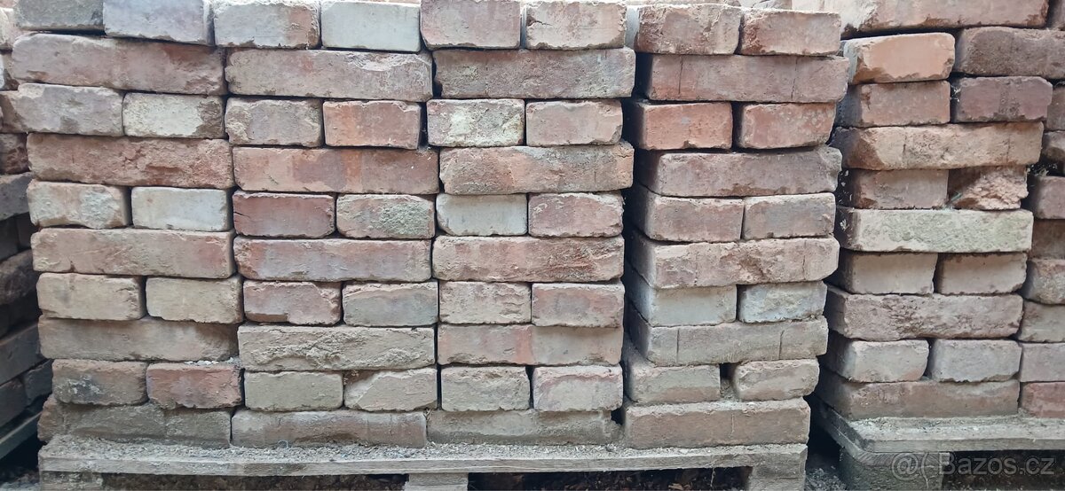 Staré pálené-(očištěné)-cihly