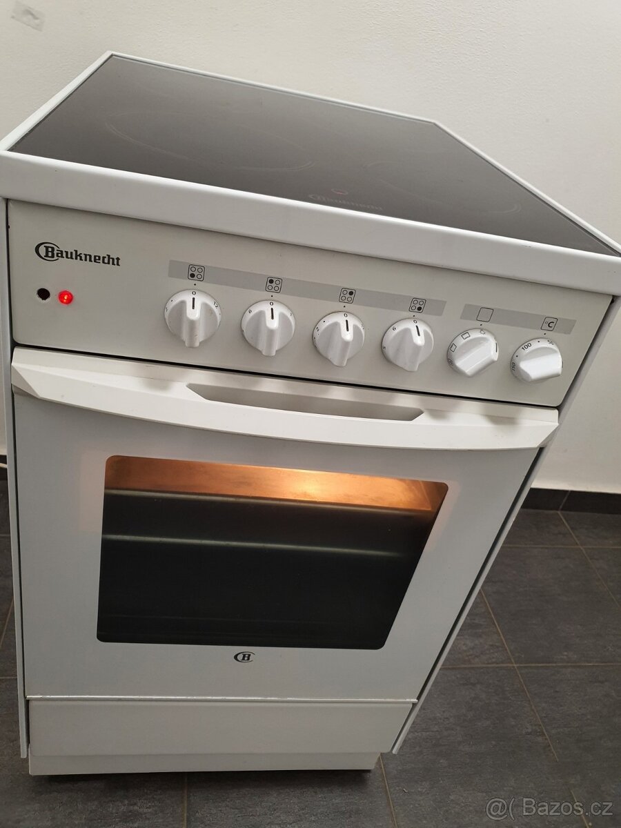 PĚKNÝ levný elektrický sporák 220V, ODVOZ STARÉHO