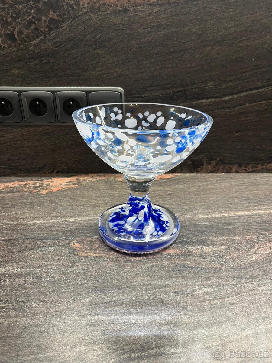 Mísa na noze hutní sklo - nedokážu zařadit