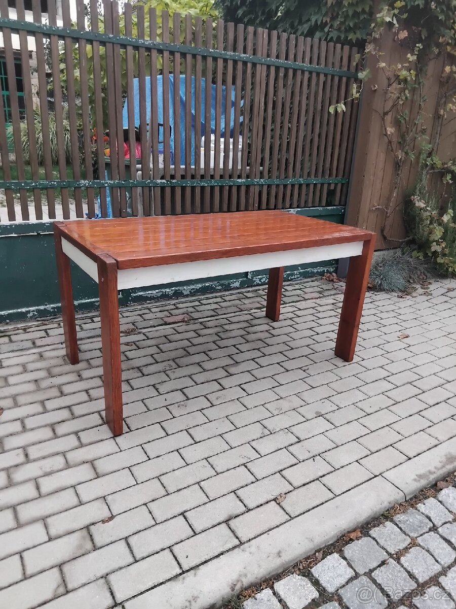 Jídelní stůl masivní dřevo