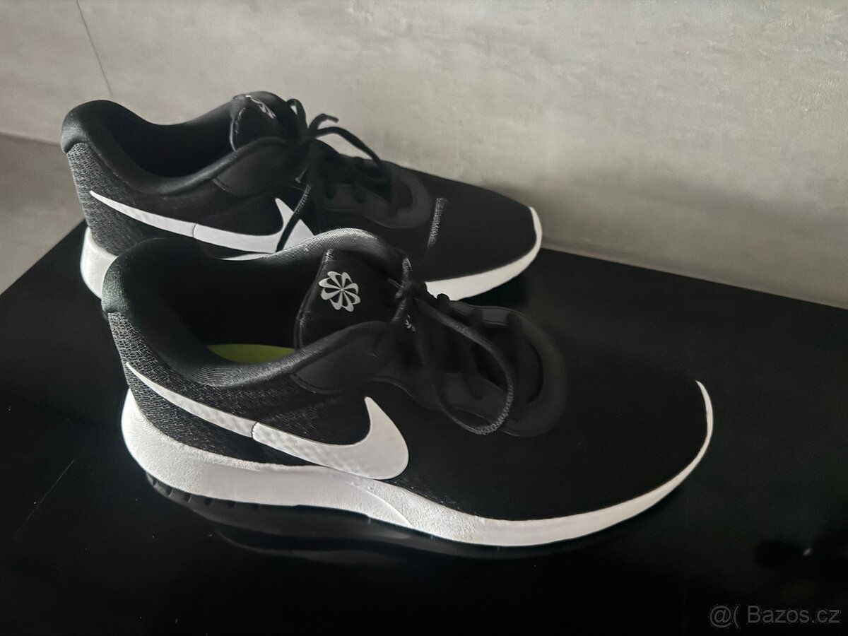 Nike tenisky