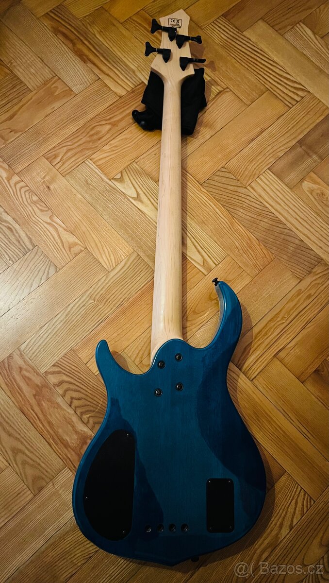 Baskytara Marcus Miller M2