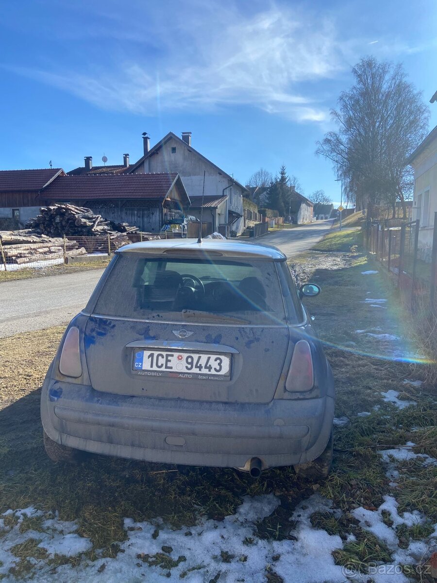 Mini Cooper, one 31 - celek na náhradní díly