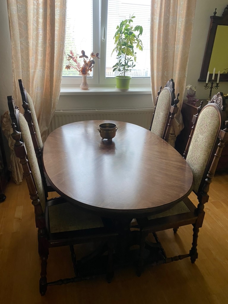 Sada nábytku TRIANT a hodiny