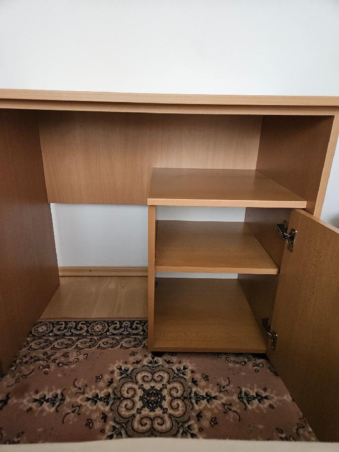 Prodám psací stůl a skříňku