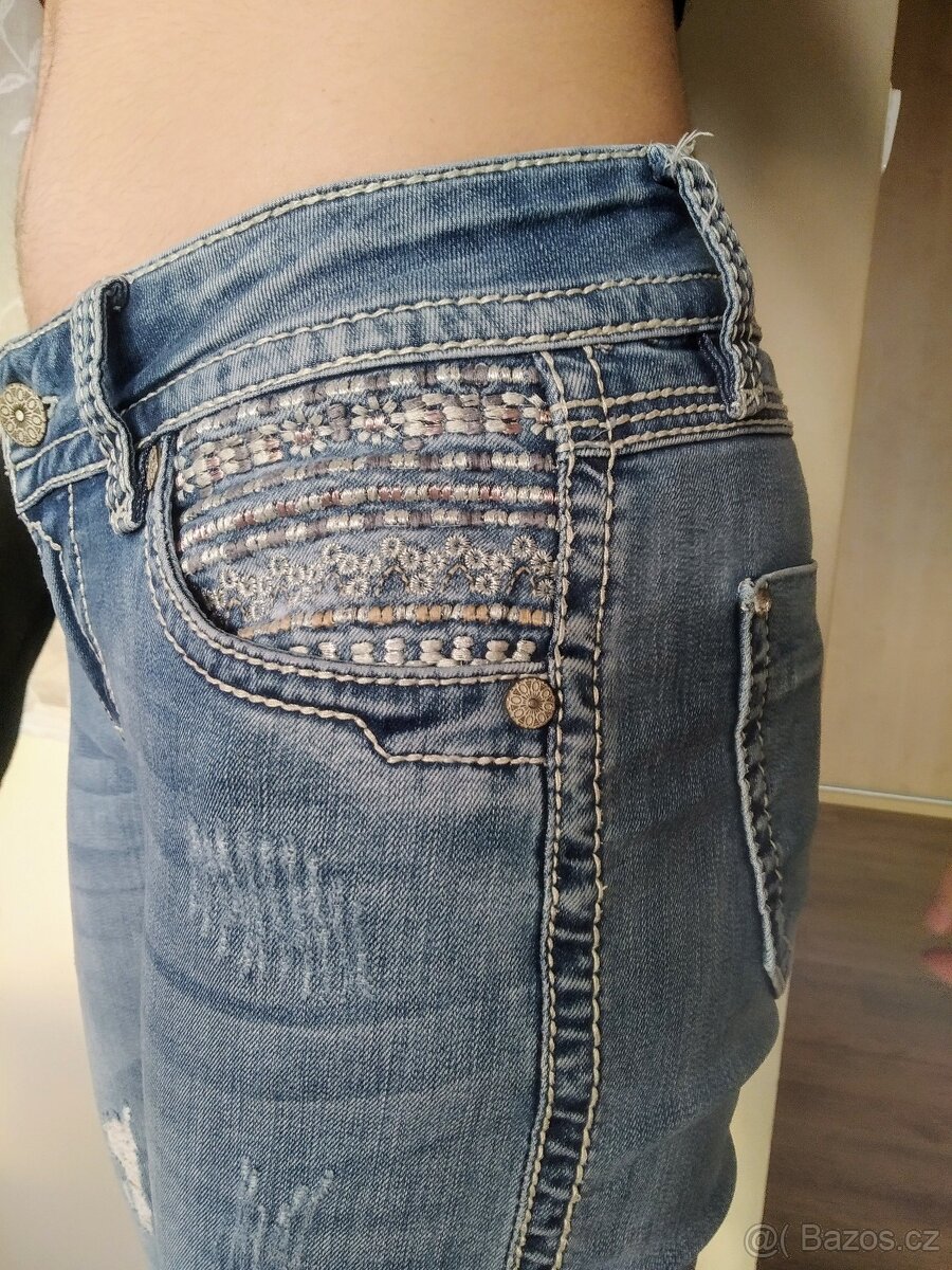 Nádherné pružné "letní" džíny s vyšíváním, vel. 36