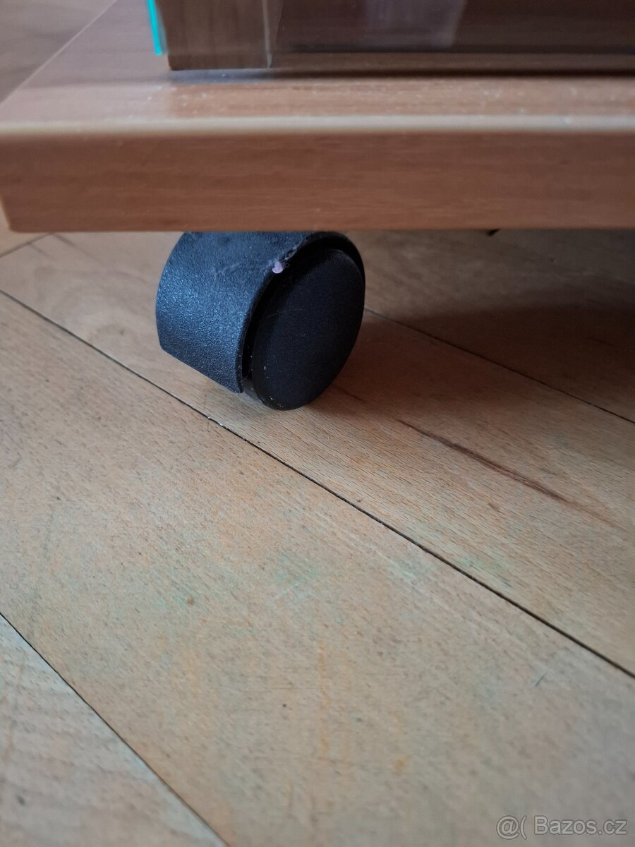 Skrin, prosklene dvirka