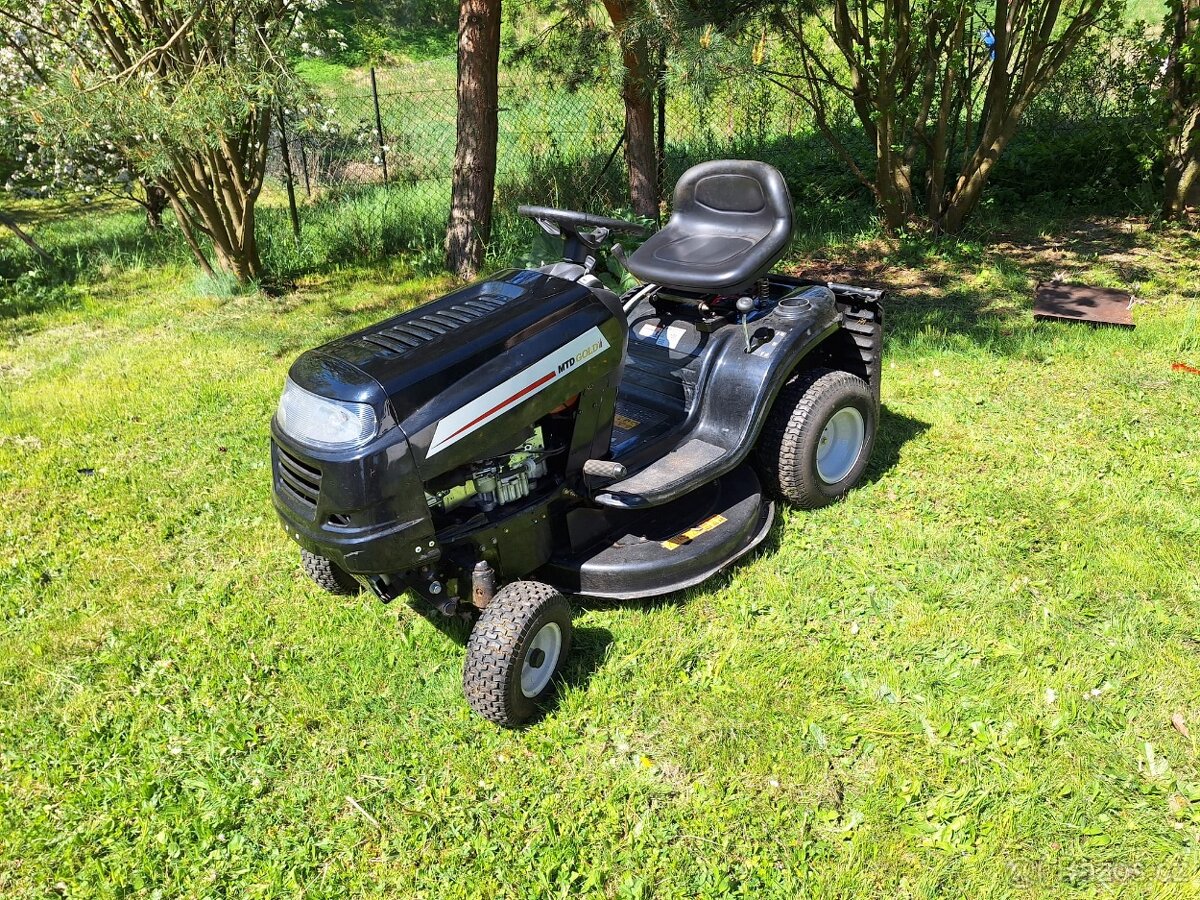 Zahradní traktor MTD GOLD