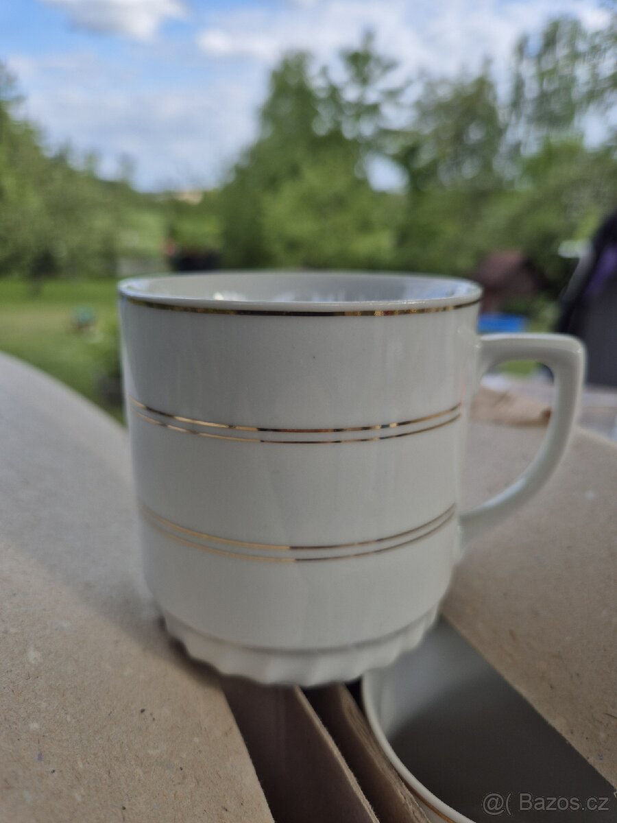 RETRO SADA HRNKŮ 6KS,KARLOVARSKÝ PORCELÁN, STARÁ ROLE