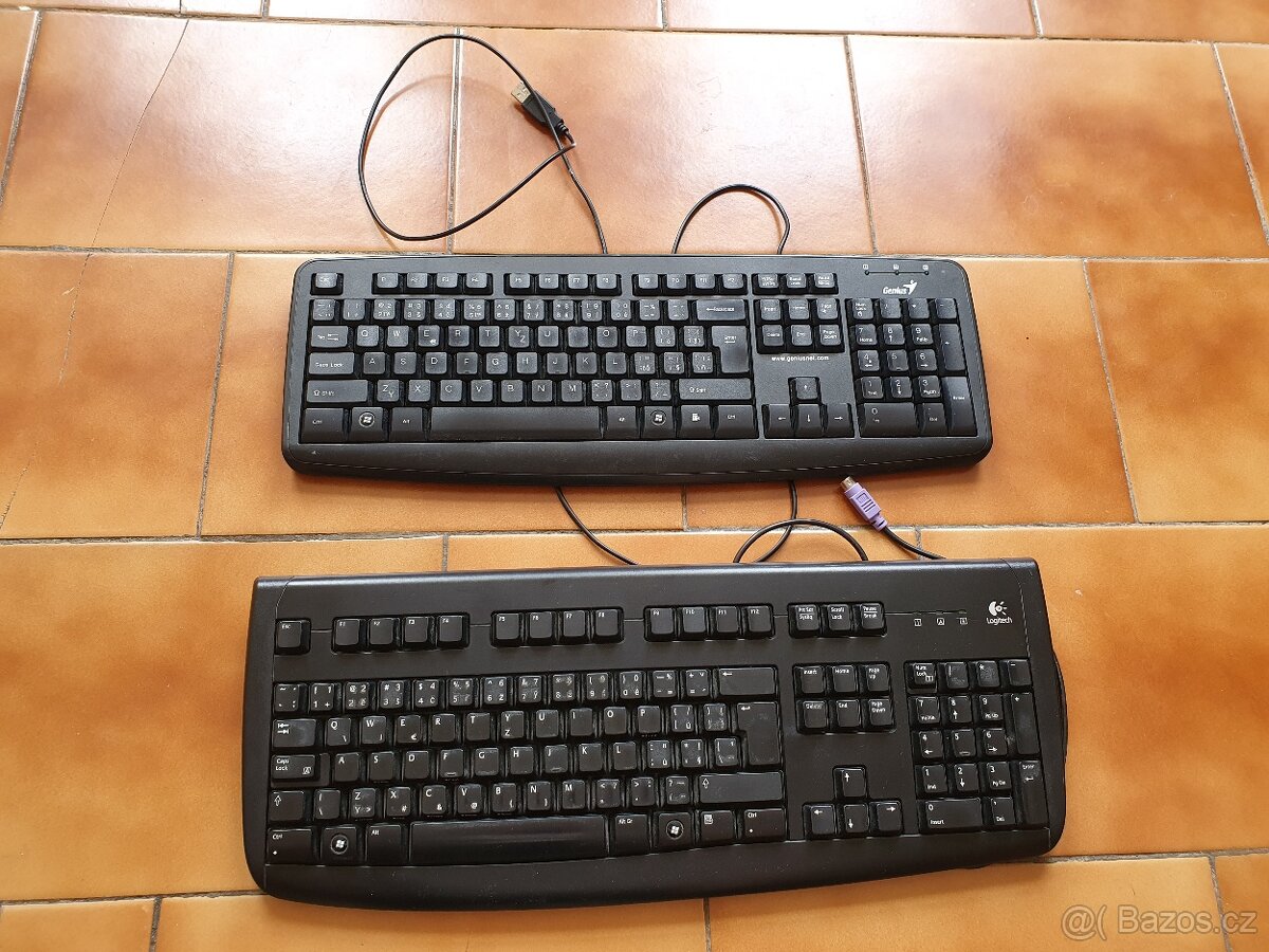 1x ps/2 a 1x usb klávesnice.